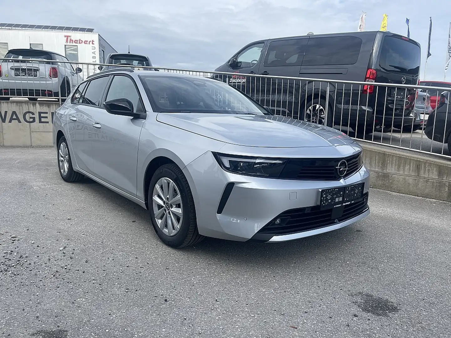 Opel Astra 1,2 Turbo Silber - 1