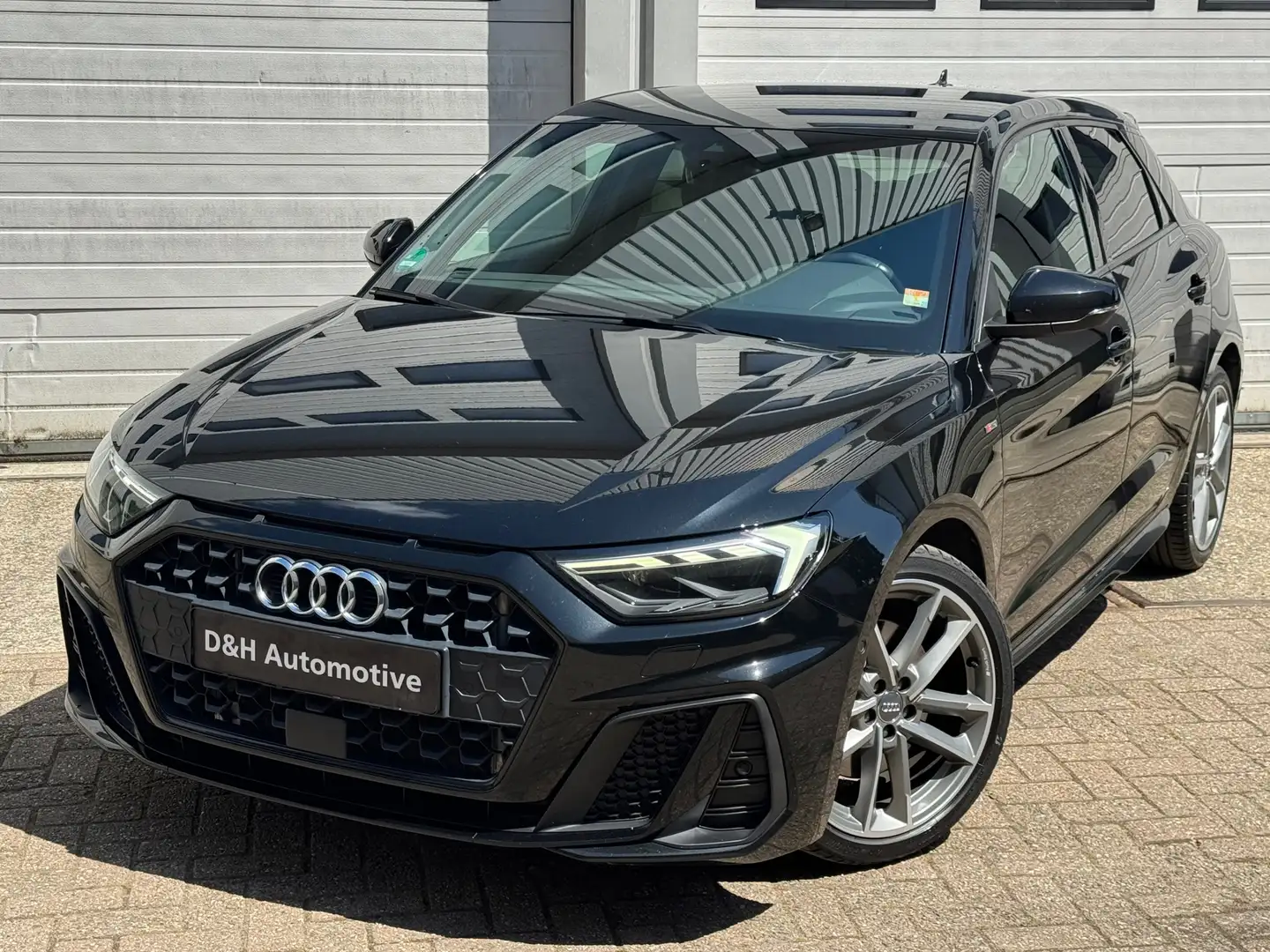 Audi A1 Sportback 30 TFSI 3X S Line CARPLAY/SFEERVERLICHT/ Zwart - 1