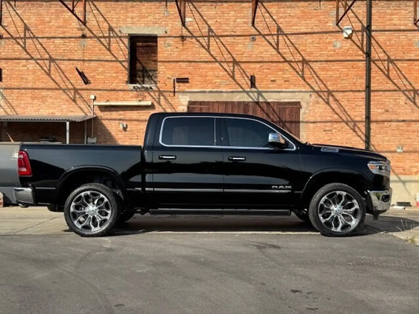 Dodge RAM 1500 LIMITED CREW CAB 4x4 E-TORQUE 5.7L V8 Nero - 2