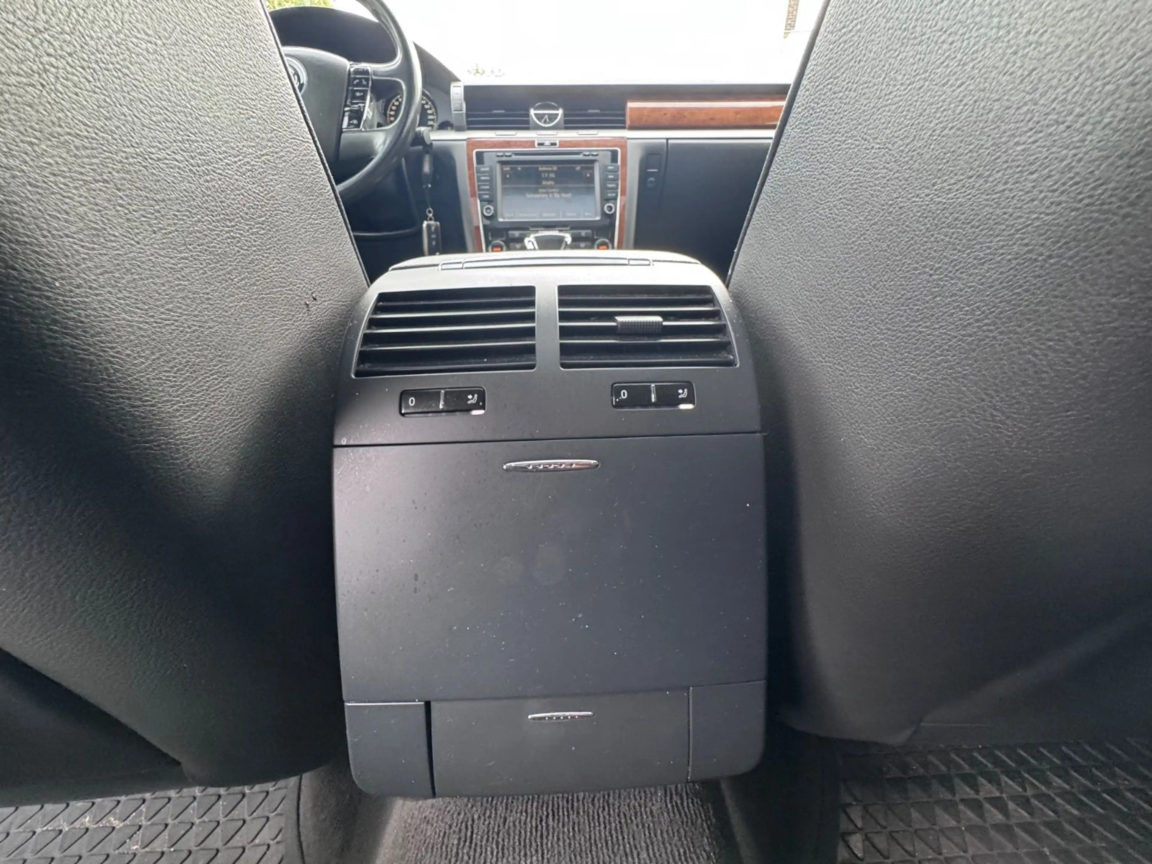 Volkswagen Phaeton V6 TDI Pano Dynaudio LEder Vienna Bi-Xen — photo 4