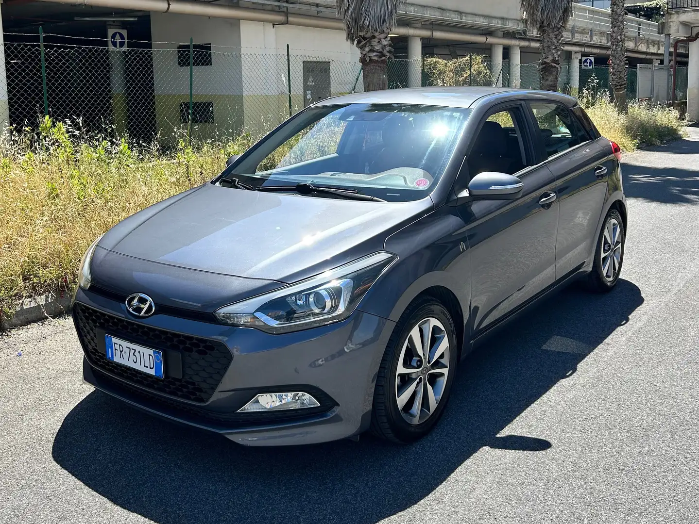 Hyundai i20 Grijs - 1