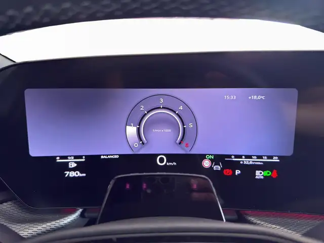 Audi Q5 view 11