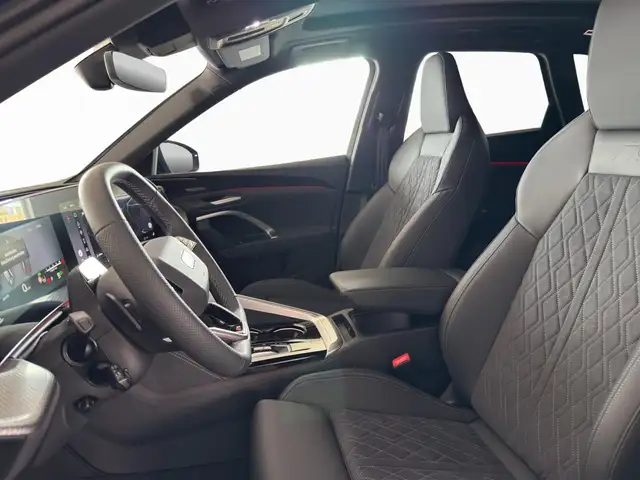 Audi Q5 view 8