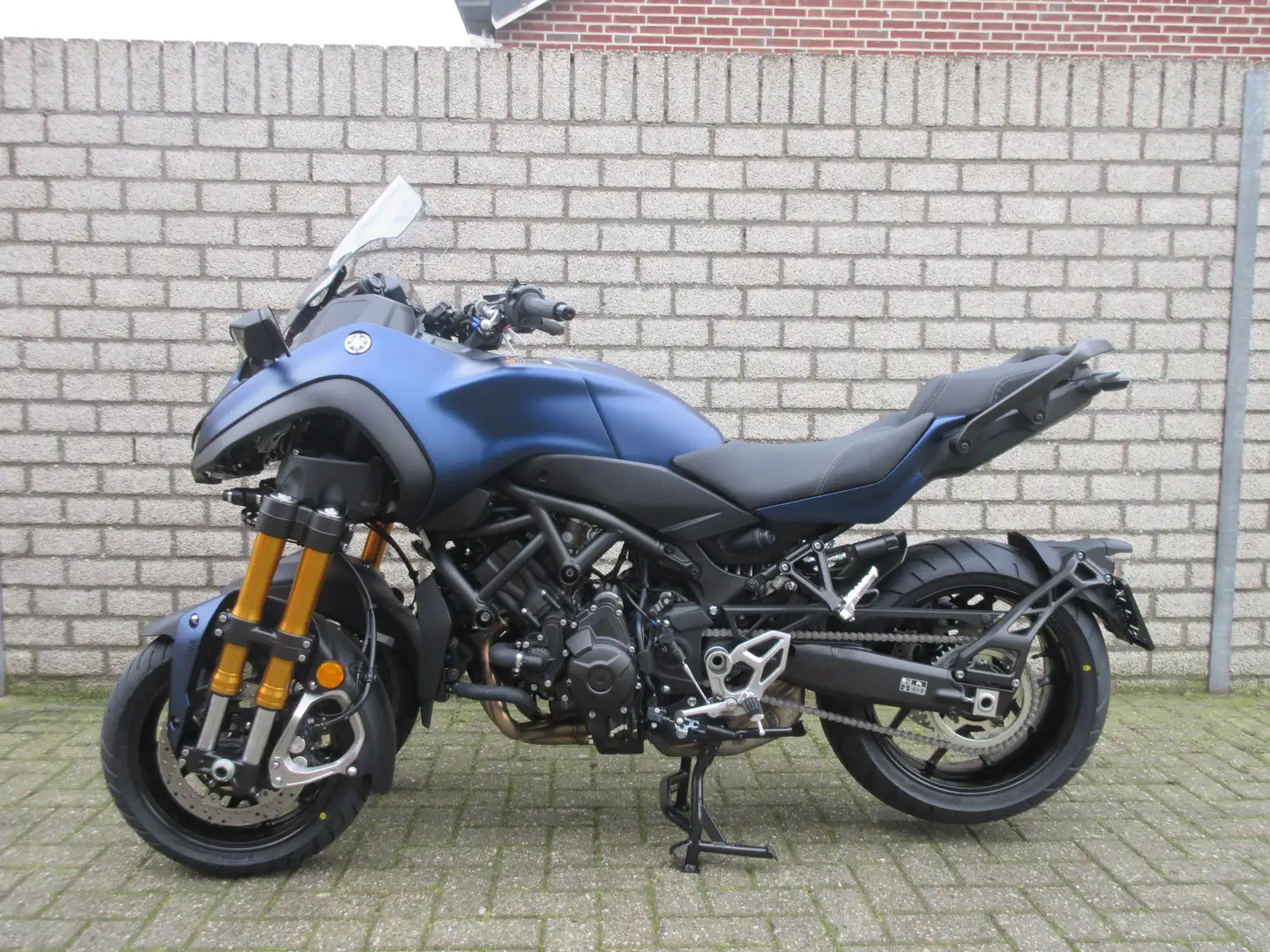 Yamaha Niken GT Modrá - 1