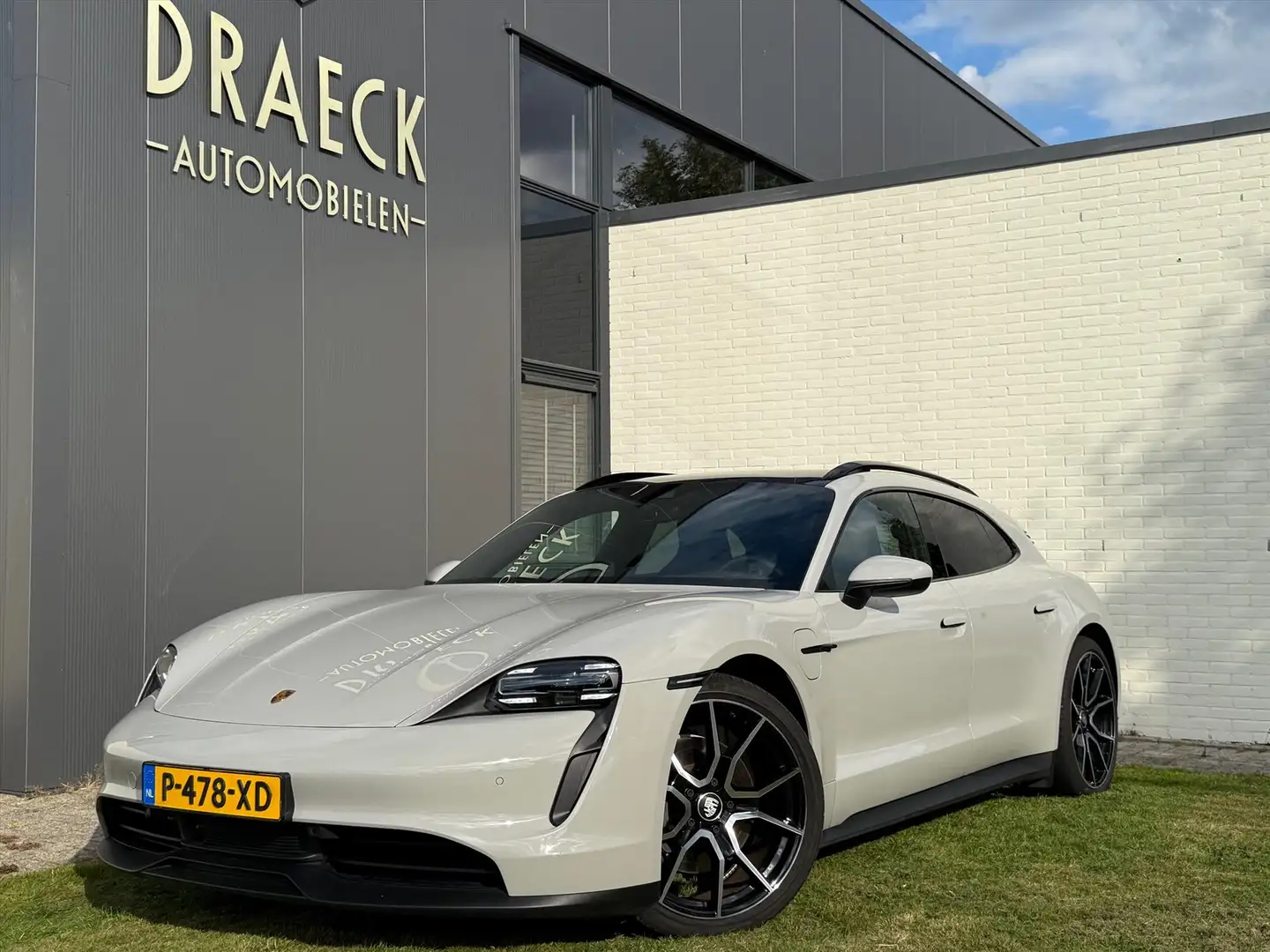 Porsche Taycan Sport Turismo Krijt, Perf plus, ACC, pano Grau - 1