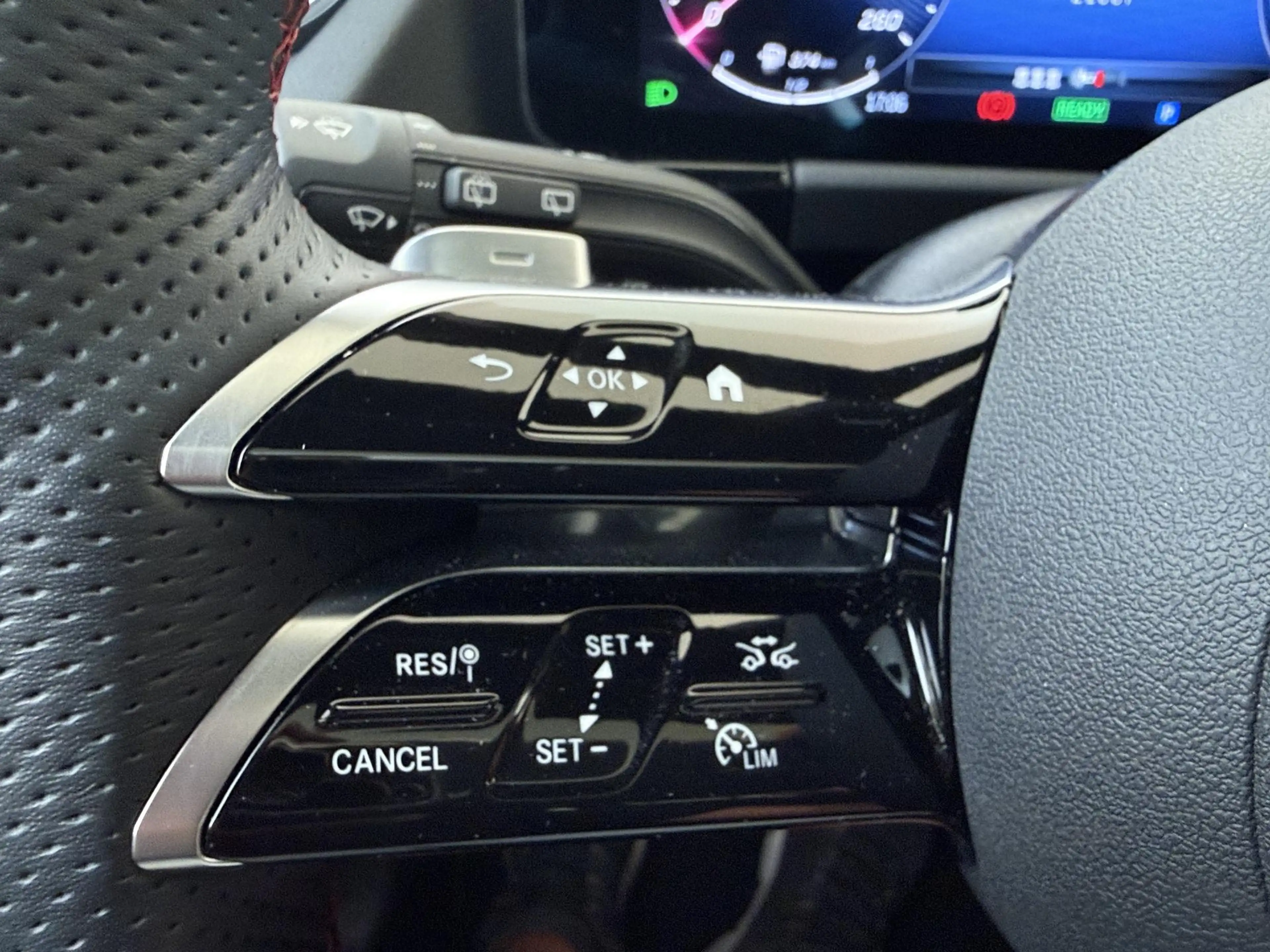 Mercedes-Benz B 250 e Business Solution AMG — photo 13