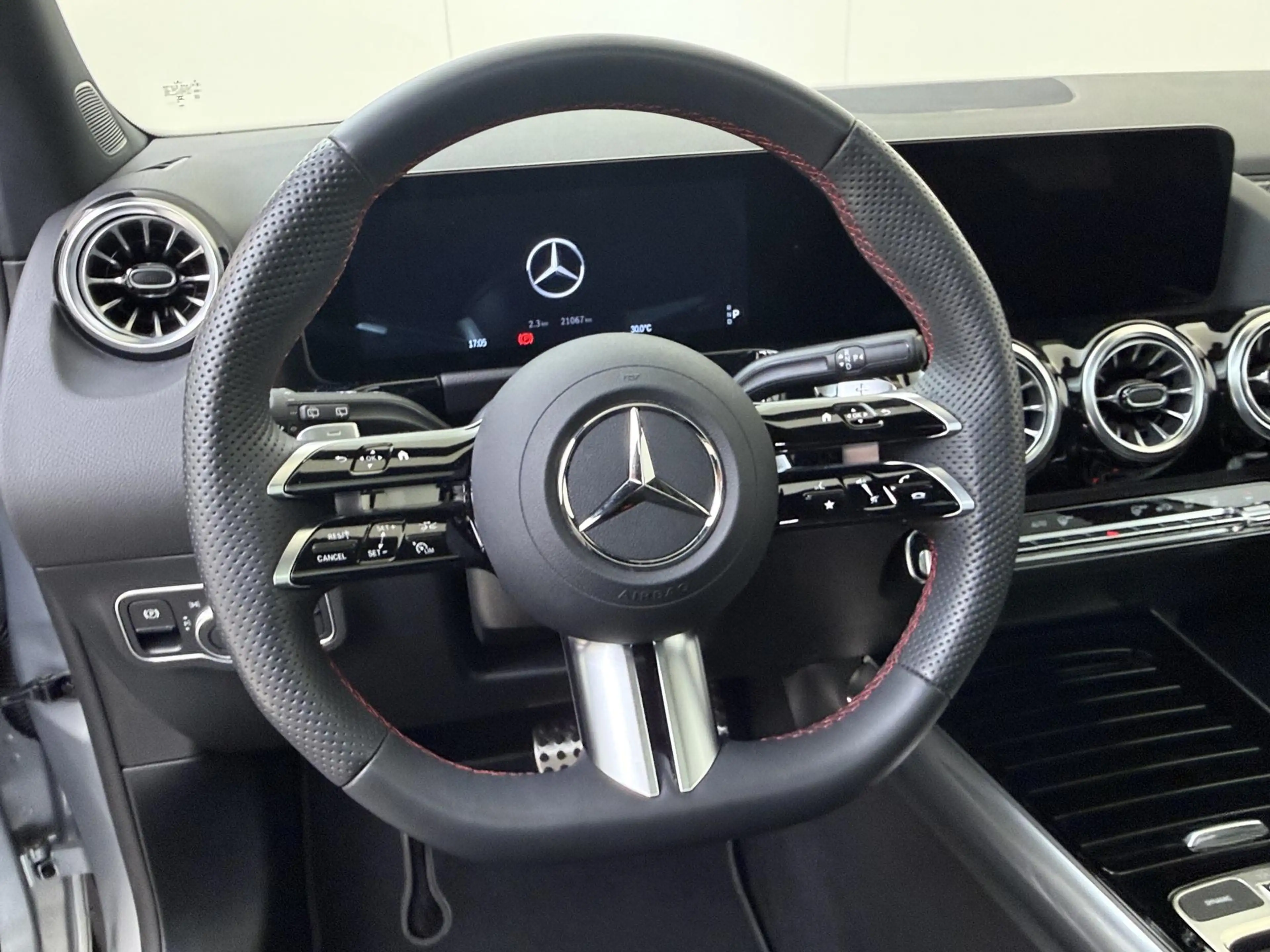 Mercedes-Benz B 250 e Business Solution AMG — photo 10