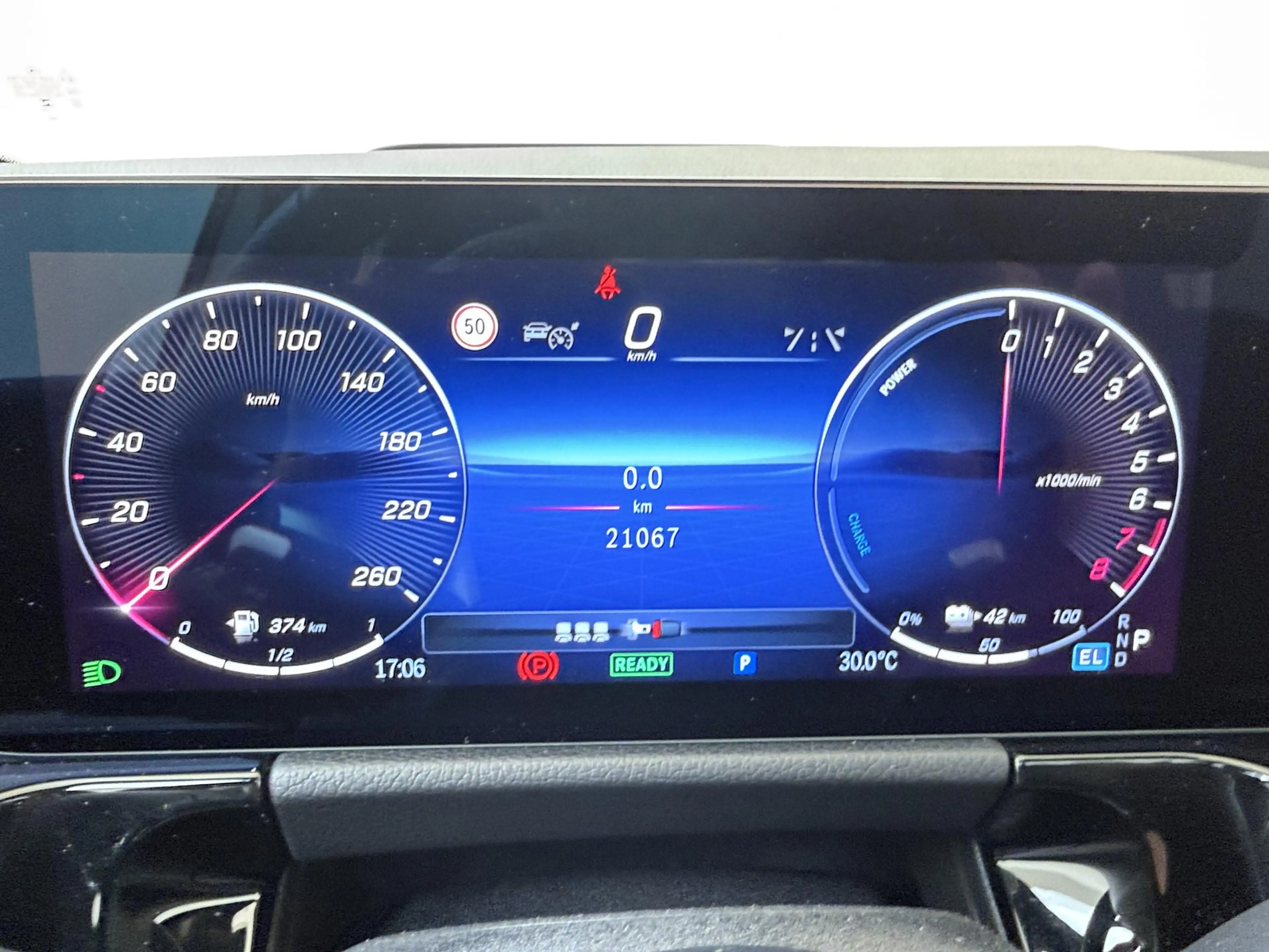 Mercedes-Benz B 250 e Business Solution AMG — photo 12