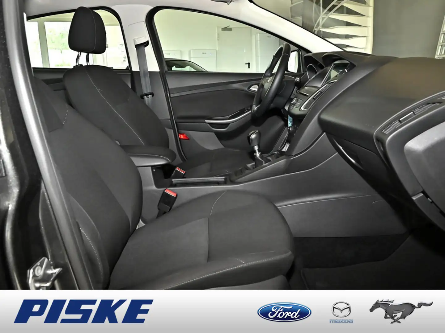 Ford Focus Cool&Connect BT SYNC FSE PDC SHZ NAVI Grijs - 2
