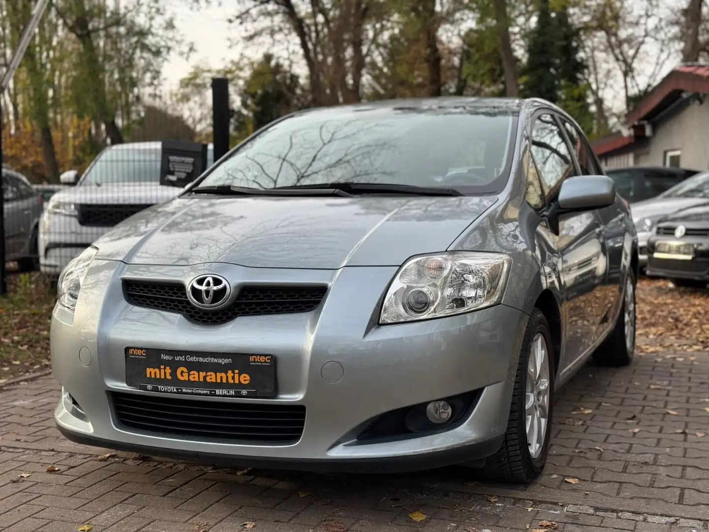 Toyota Auris 1.6 Tüv & Service Neu 2.Hand AHK PDC Klima Silber - 2