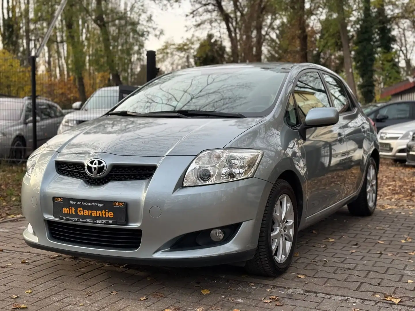 Toyota Auris 1.6 Tüv & Service Neu 2.Hand AHK PDC Klima Silber - 1