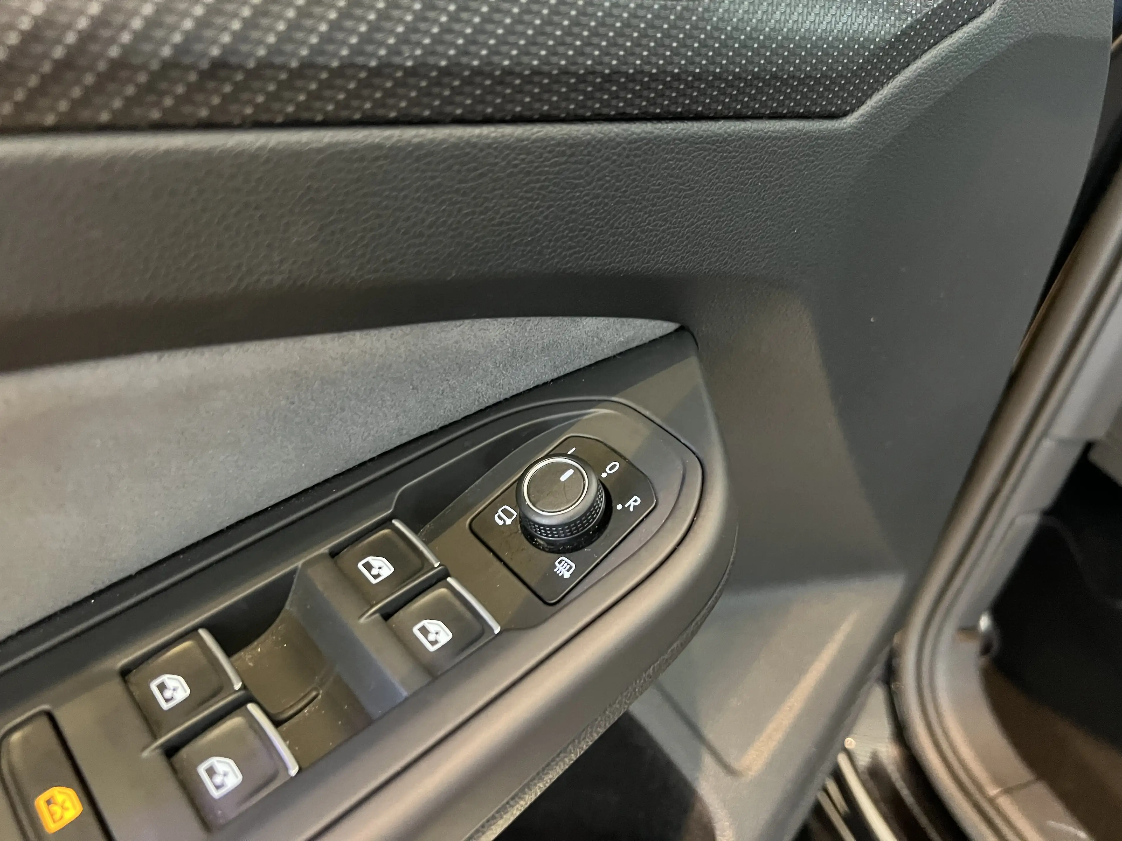 Volkswagen Golf R 2.0 TSI 4M H&K-Side-Lane-ACC-Matrix-Keyless-Camera — photo 14