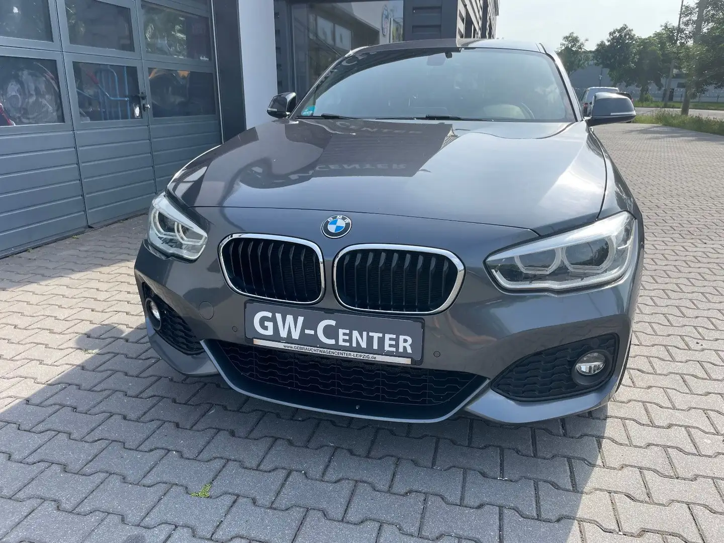 BMW 120 i M Sport / LED / Navi / Harman-Kardon Gris - 2