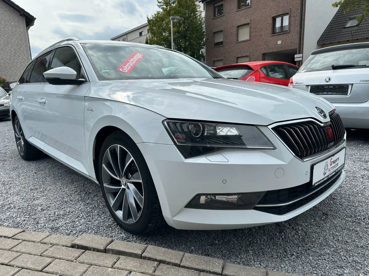 Skoda Superb Combi L&K Weiß - 1