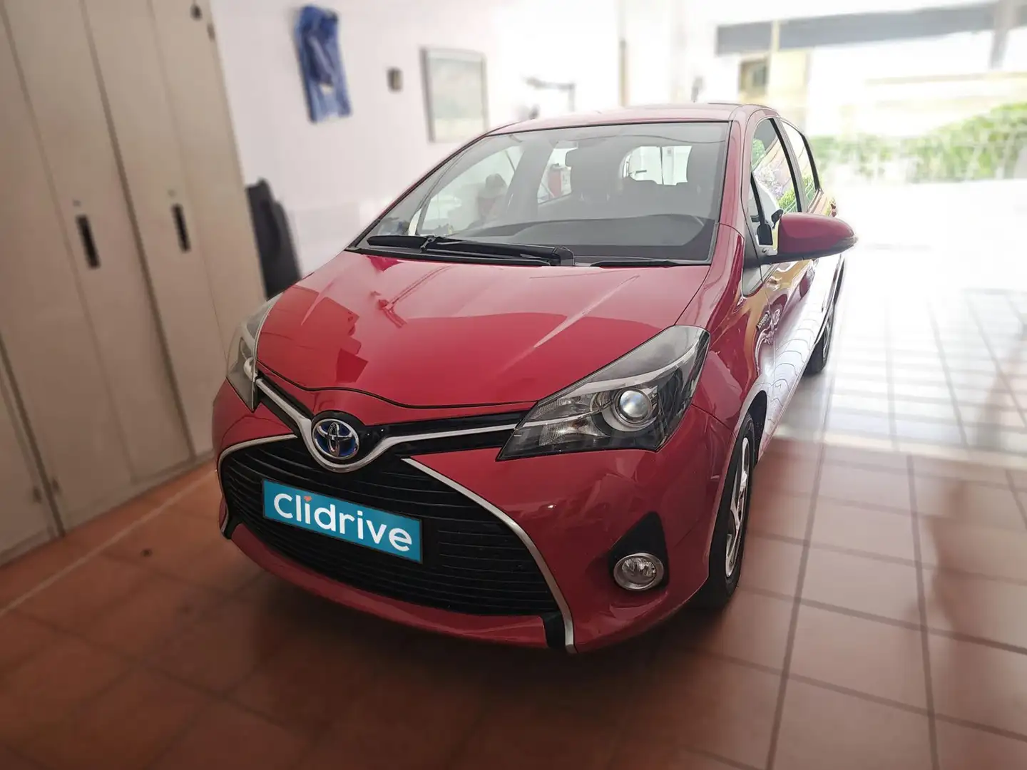 Toyota Yaris HSD 1.5 Active Rojo - 2