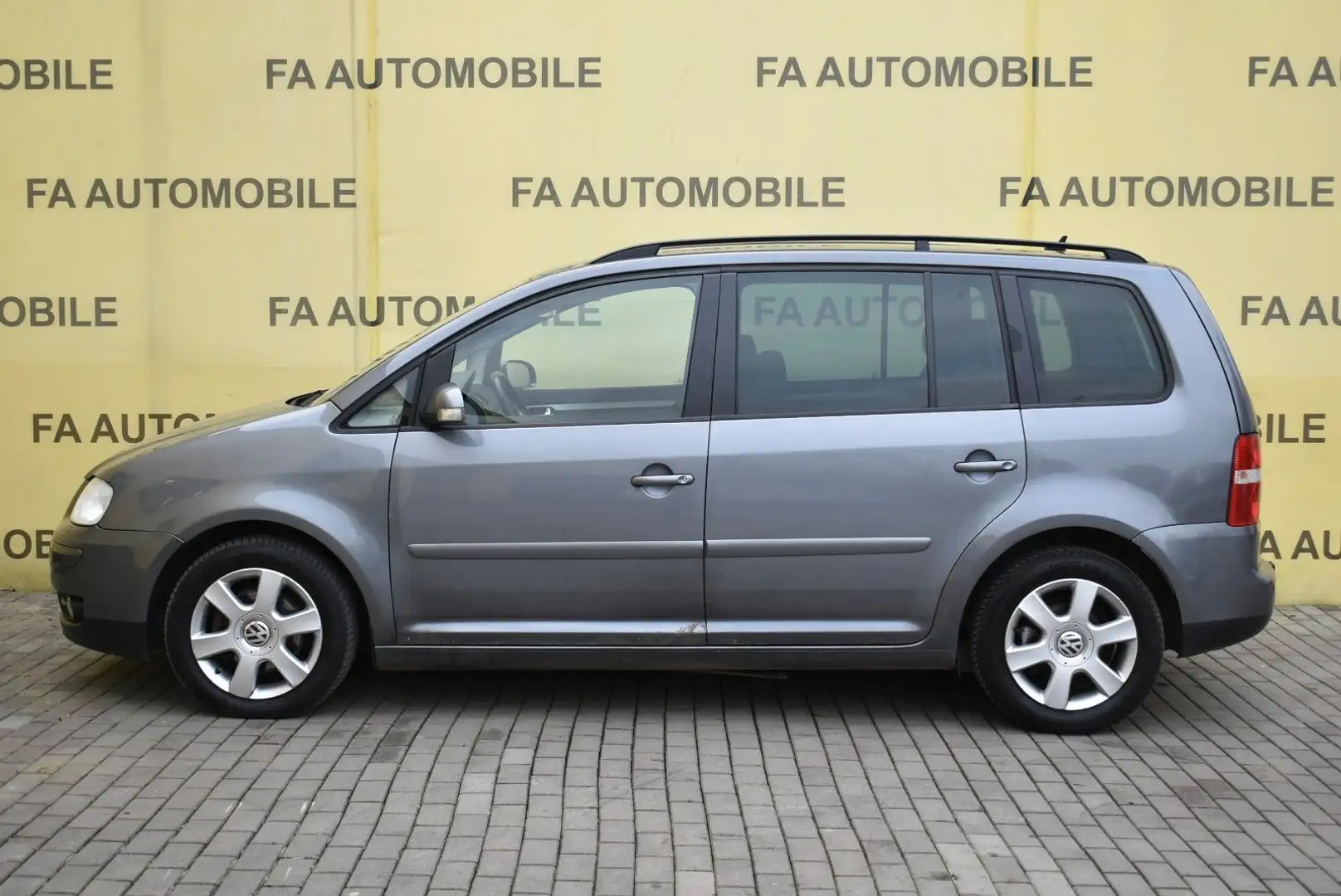 Volkswagen Touran Highline/KLIMA/SHZ/PDC/EURO 4/ Grau - 2