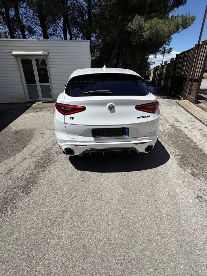 Alfa Romeo Stelvio 2021
