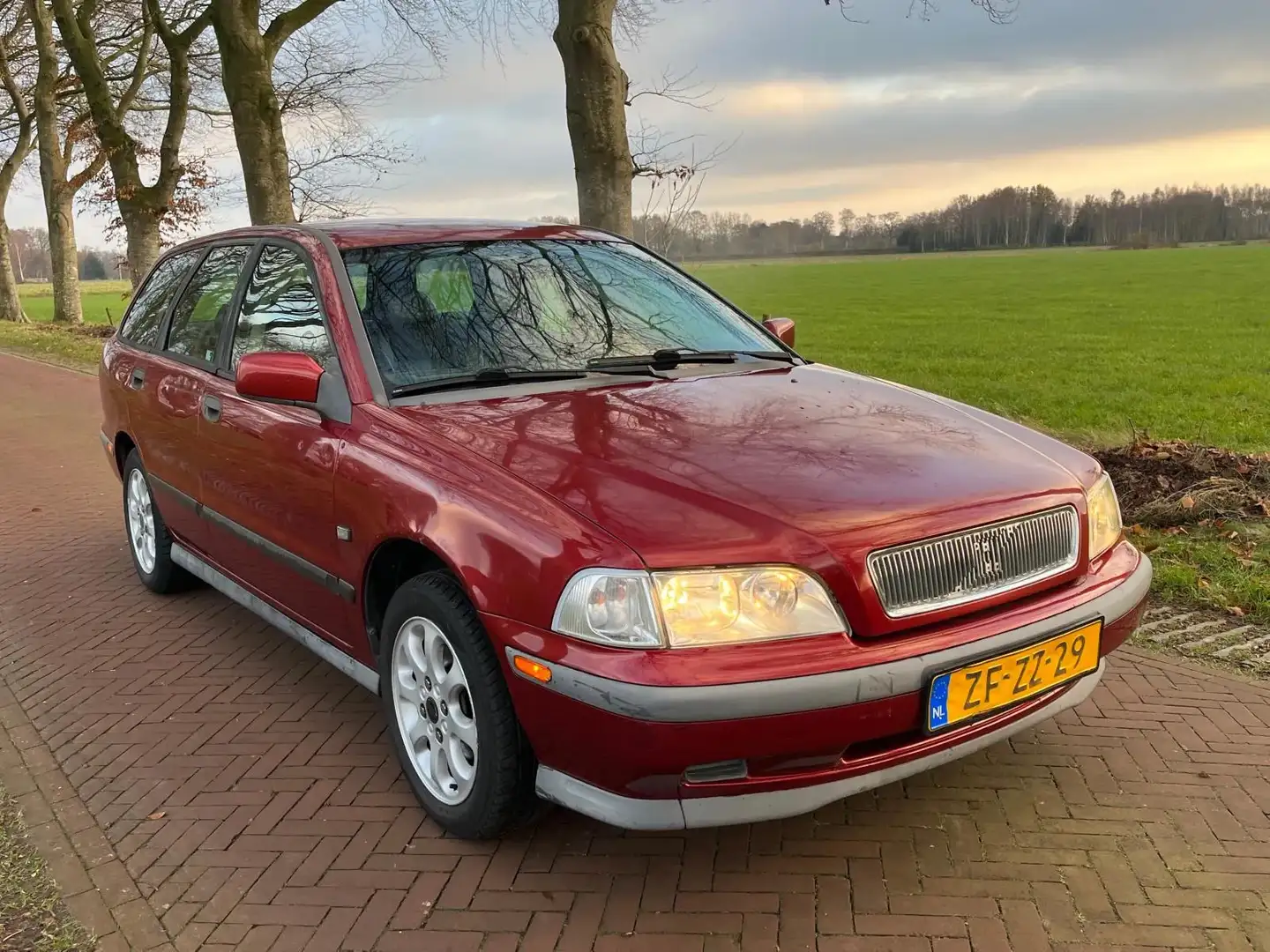 Volvo V40 1.8 1999 Airco Rood Handgeschakeld 130.000 KM Rosso - 2