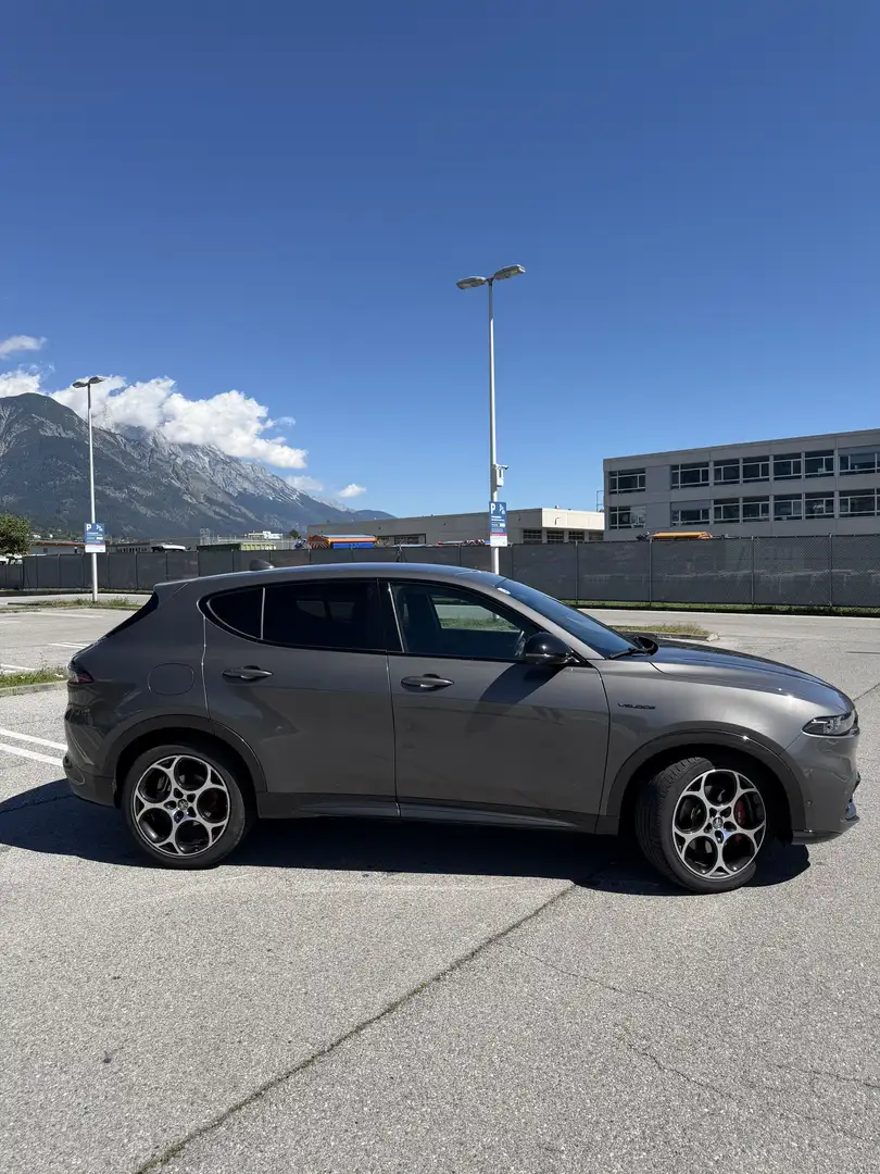 Alfa Romeo Tonale 1.5 MHEV Hybrid Veloce Grau - 2