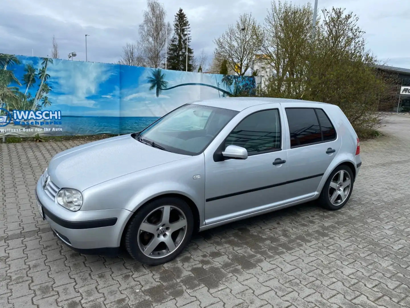 Volkswagen Golf IV Lim. Champ / EURO-3 & D4 /TÜV/AU NEU /A.H.K. Срібний - 1