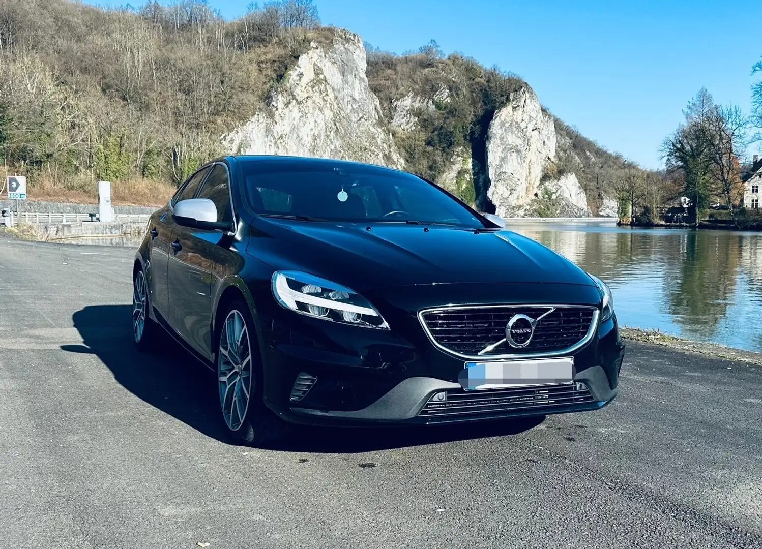 Volvo V40 V40 2.0 T3 R-Design Zwart - 1