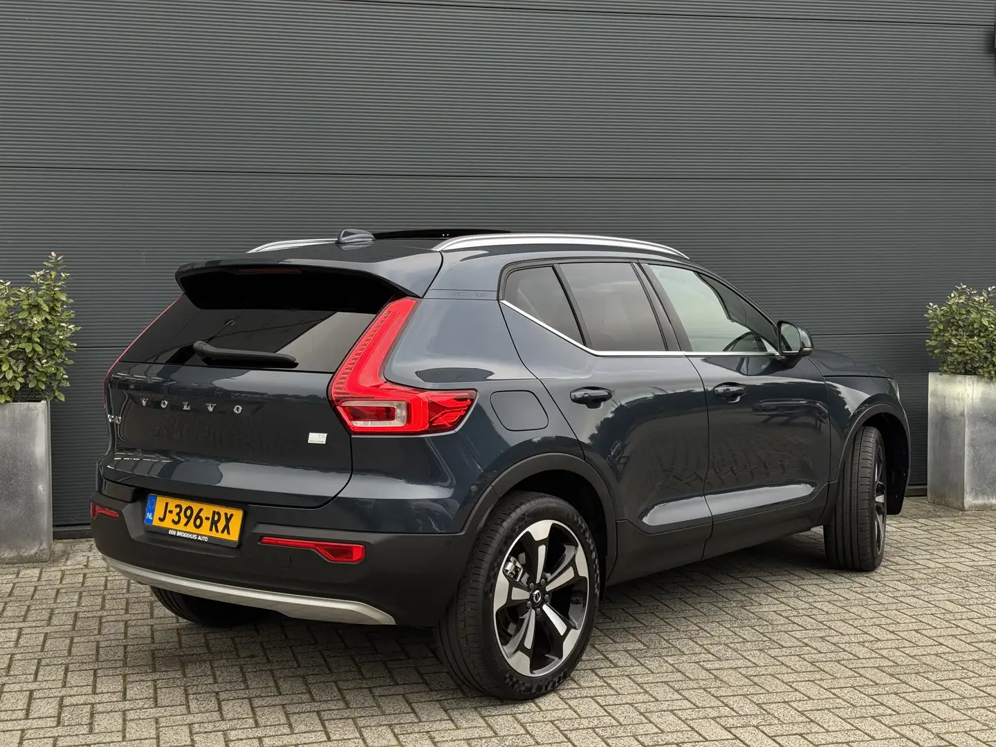 Volvo XC40 1.5 T5 Recharge Inscription | Panoramadak | Harman Blau - 2