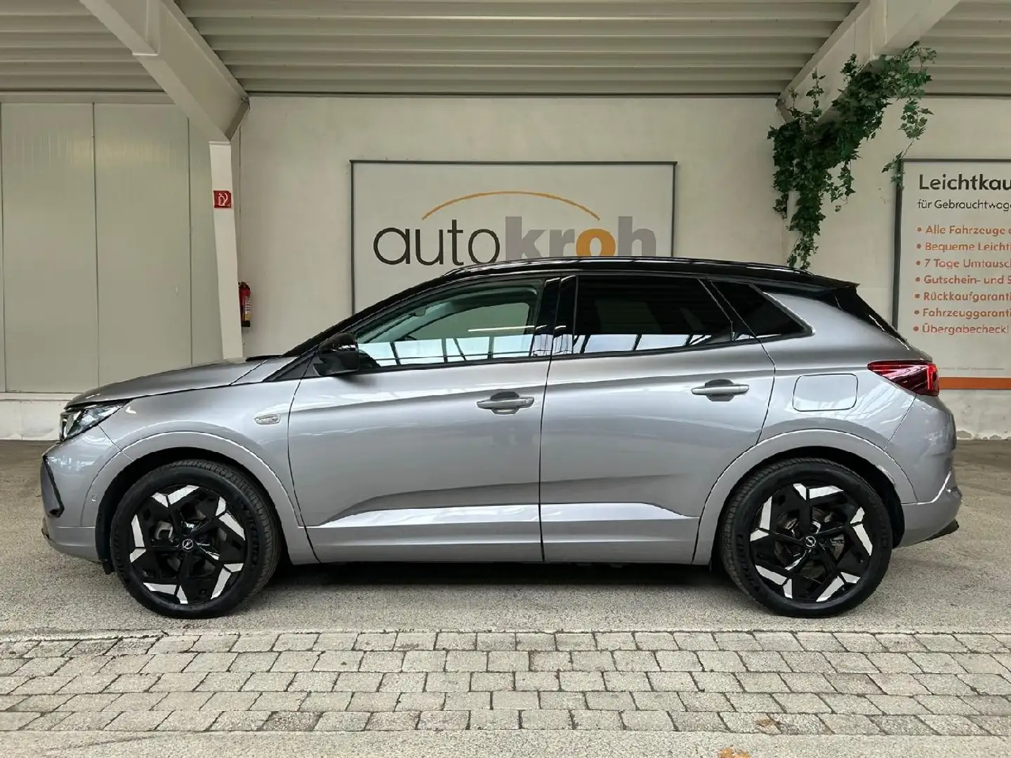 Opel Grandland GSe Plug-in Hybrid 4 AHK NAVI Grau - 2