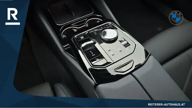 BMW 5 Series view 15