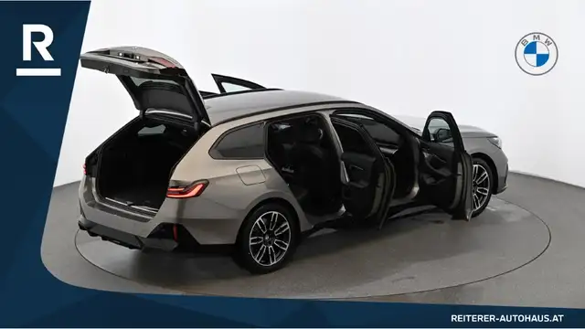 BMW 5 Series view 11