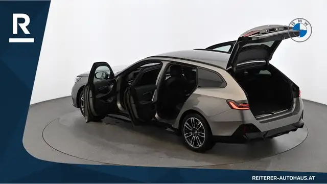 BMW 5 Series view 9