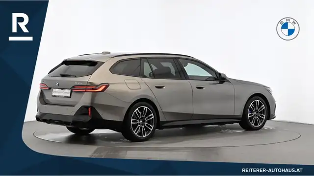 BMW 5 Series view 5
