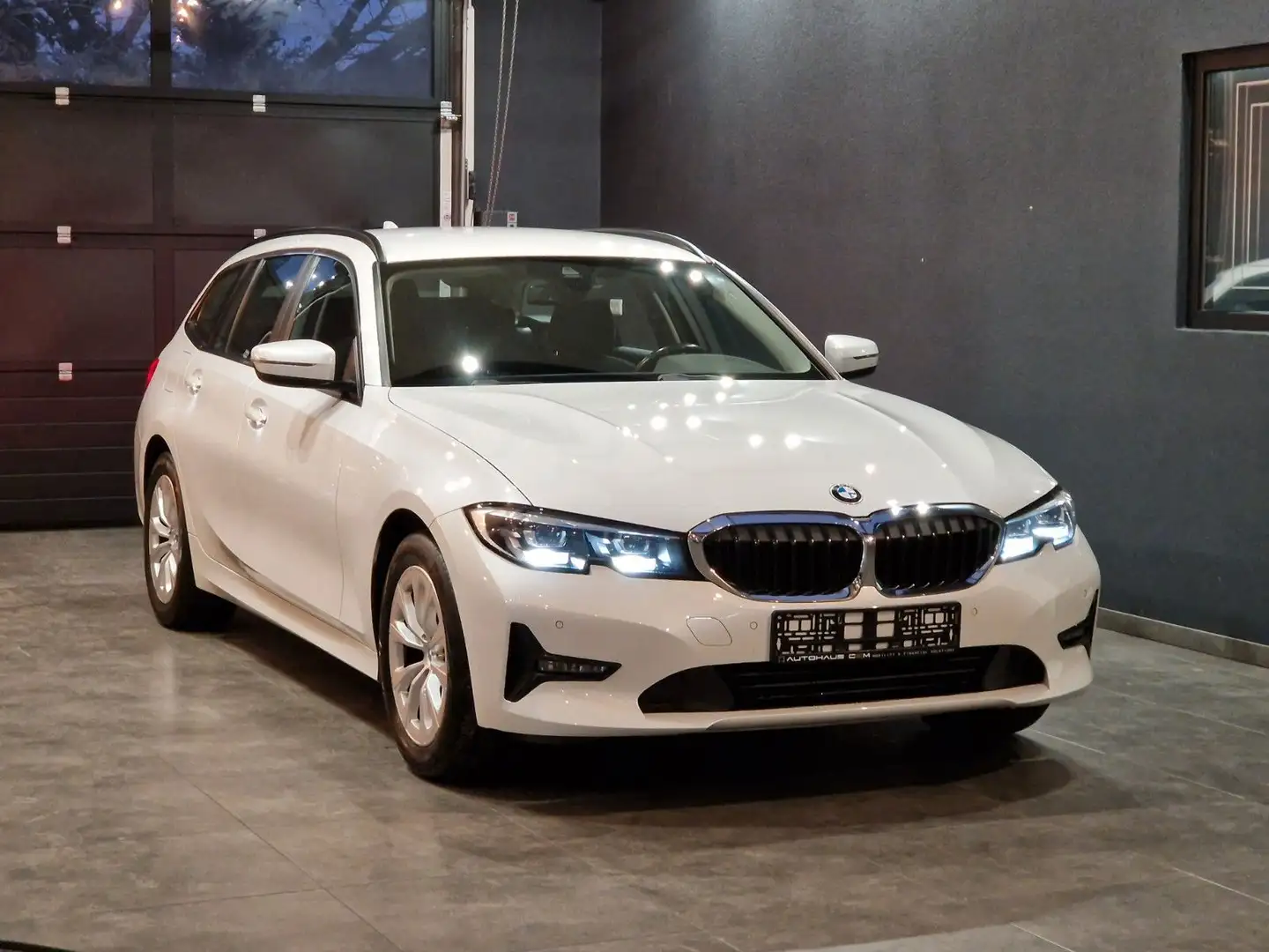 BMW 320 d Touring*LED*Live Cockpit*Navi*Klimaauto* Weiß - 1
