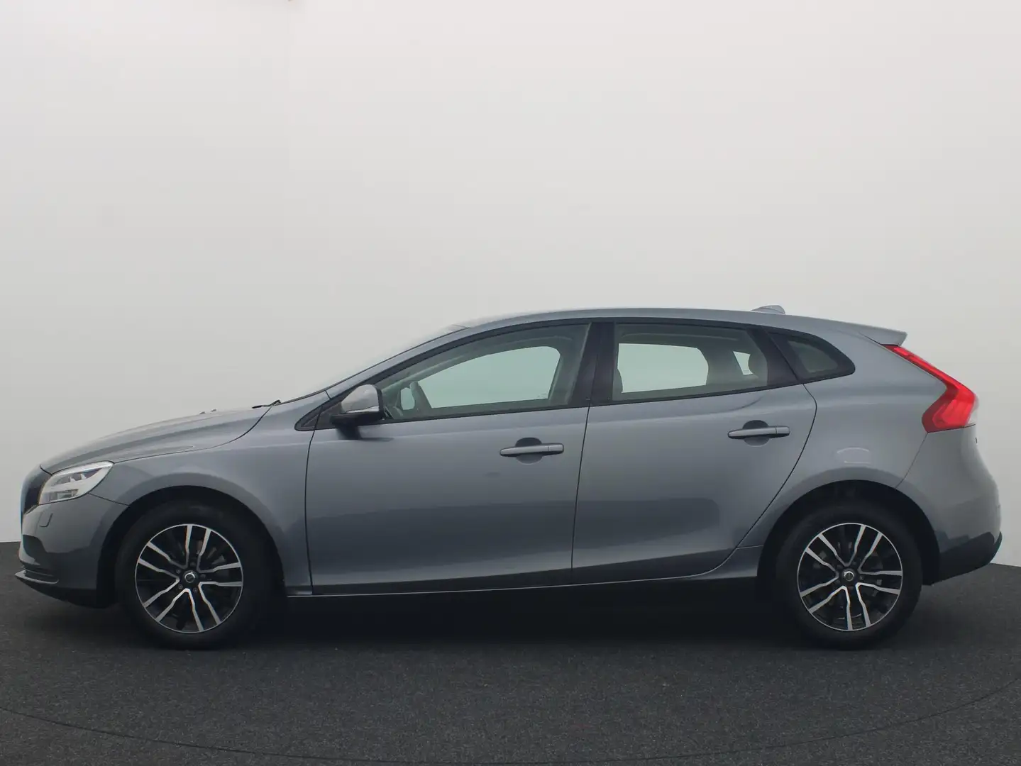 Volvo V40 2.0 T2 Nordic+ STANDKACHEL / STOELVERW / FULL LED Grijs - 2
