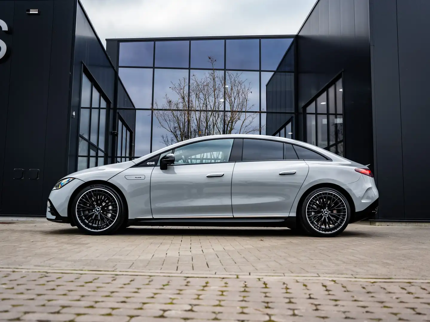 Mercedes-Benz EQE 43 AMG - 4Matic - Massage - Hyperscreen - Alpine Grey Gris - 2