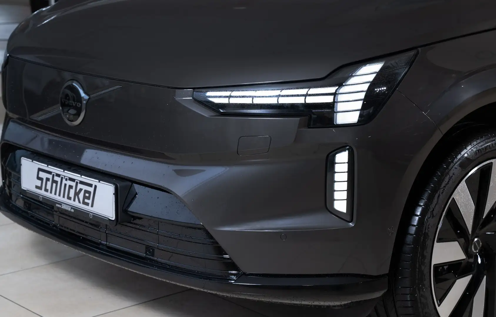 Volvo EX90 Ultra Twin Performance AWD 7-Sitzer Panoramadach Grau - 2