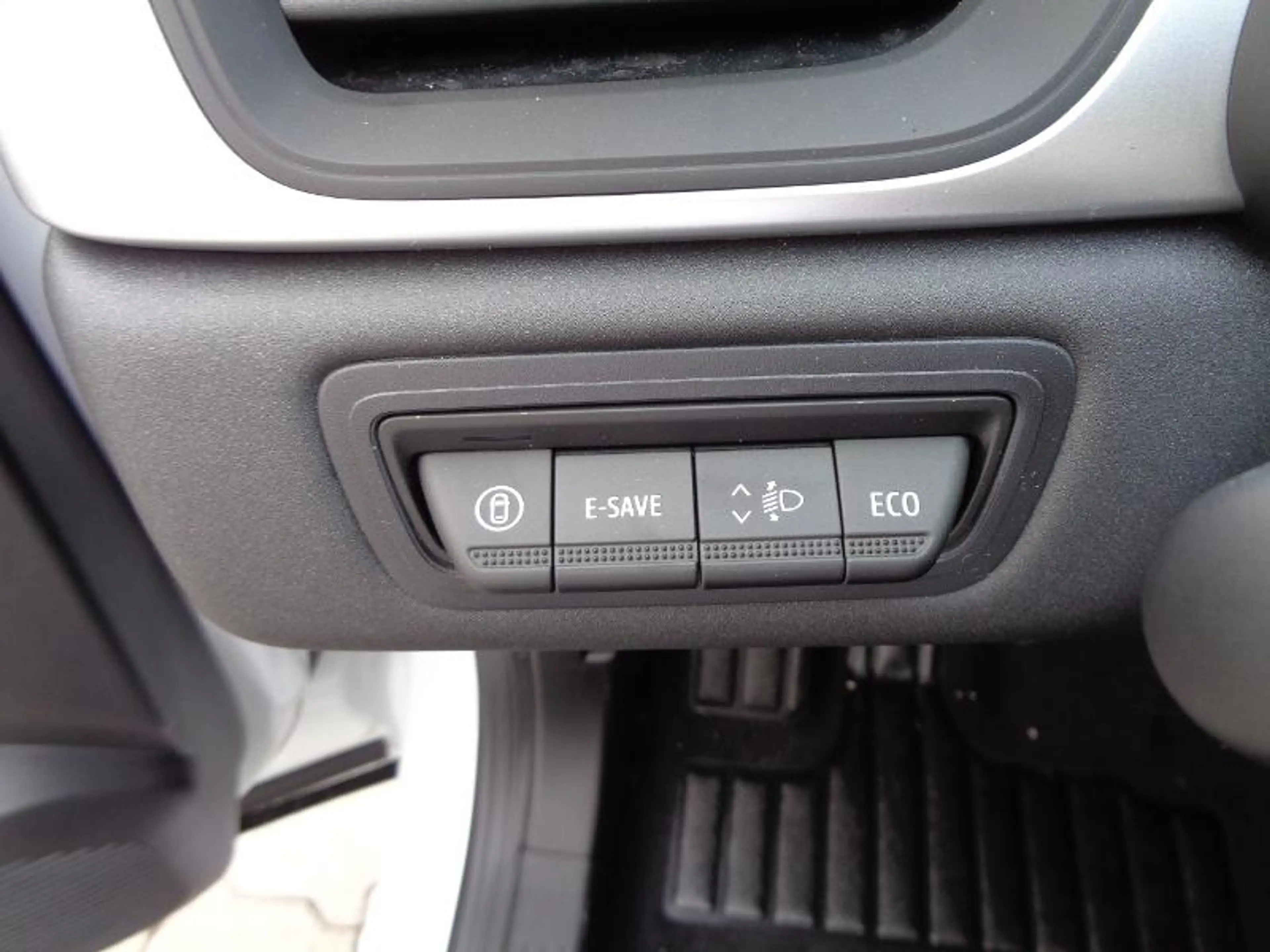 Mitsubishi Grandis Diamant PLUS 1.8 Hybrid — photo 11