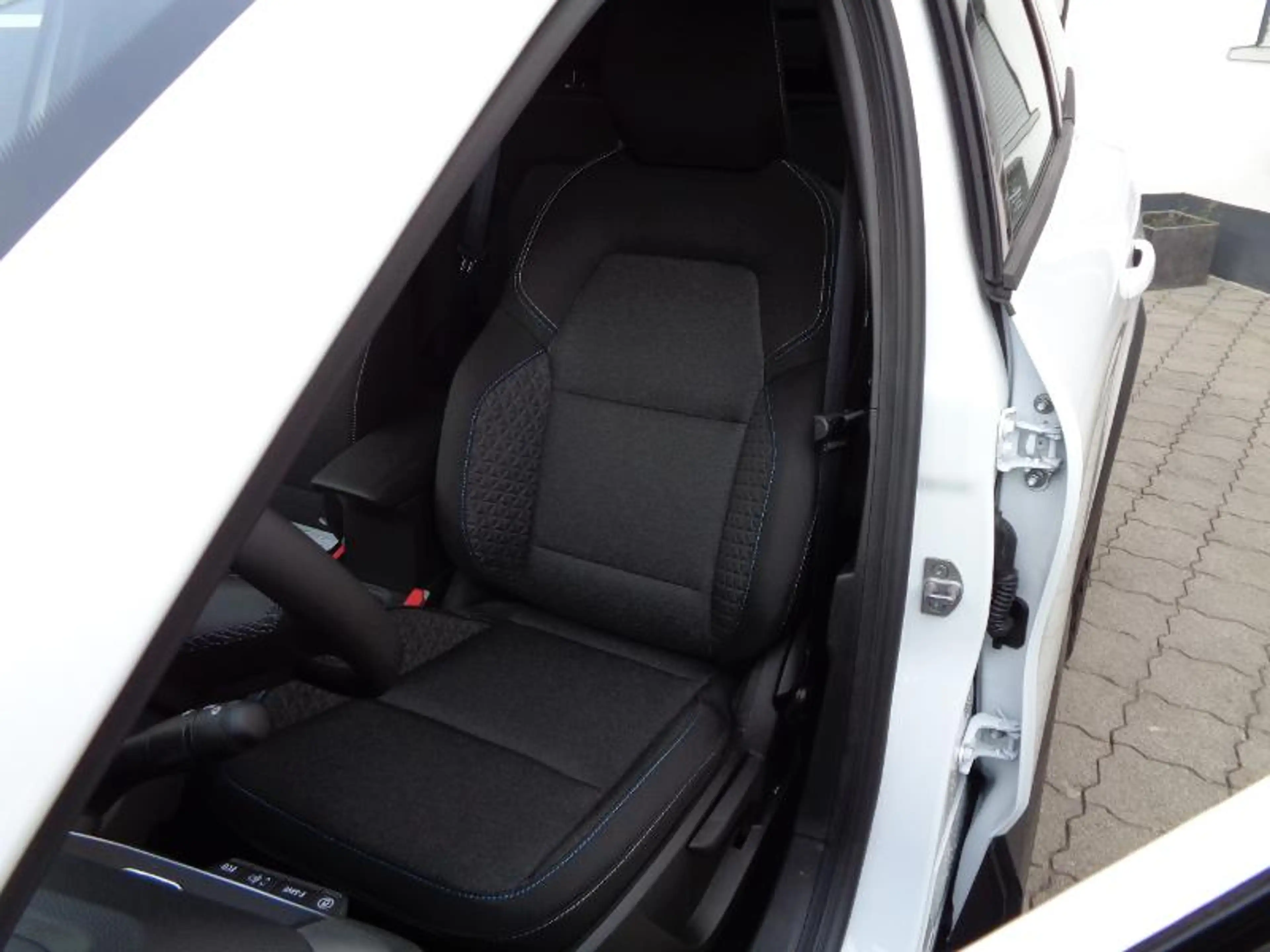 Mitsubishi Grandis Diamant PLUS 1.8 Hybrid — photo 9