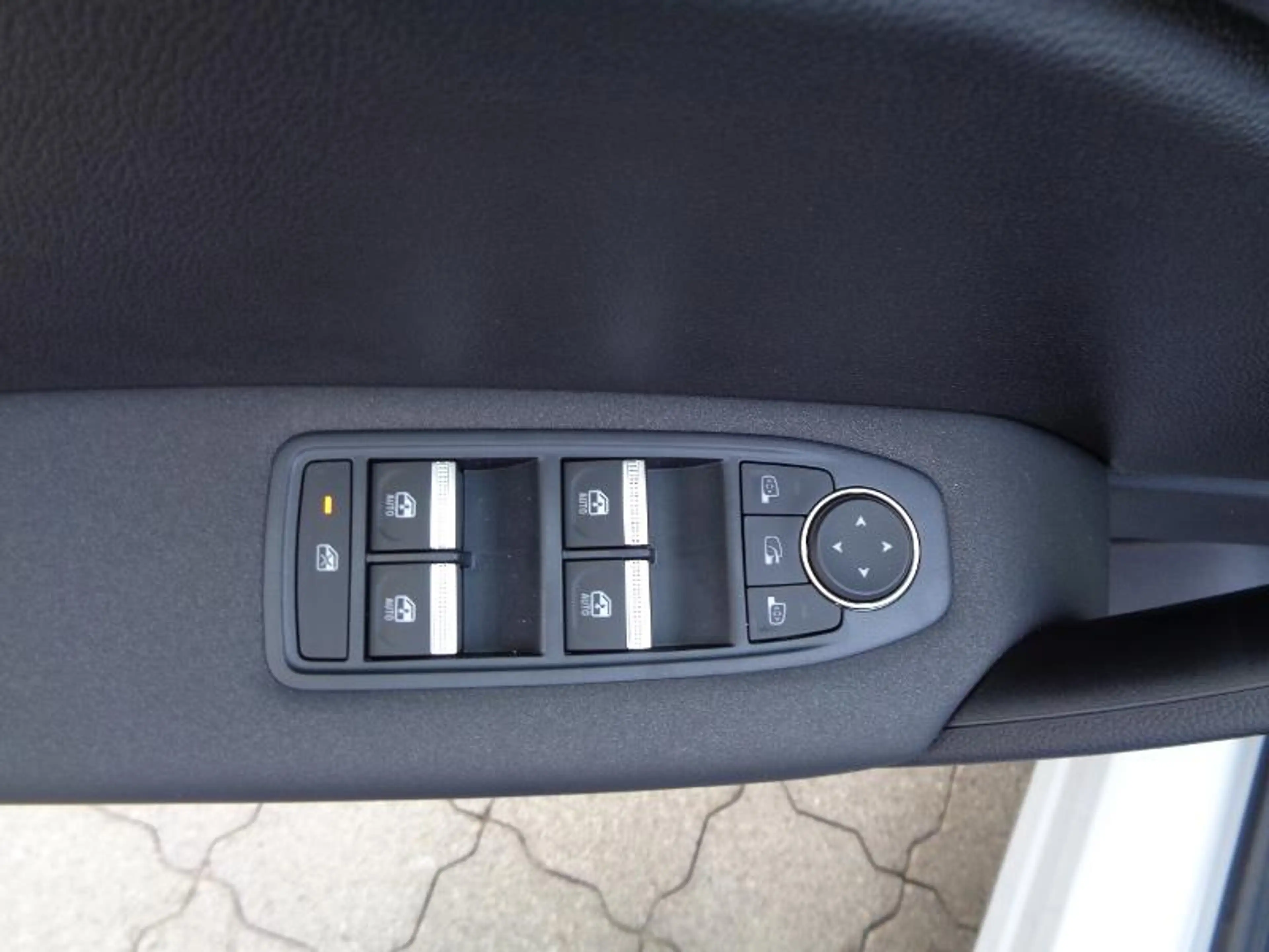 Mitsubishi Grandis Diamant PLUS 1.8 Hybrid — photo 10