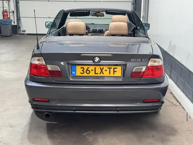 BMW 3 Series view 8