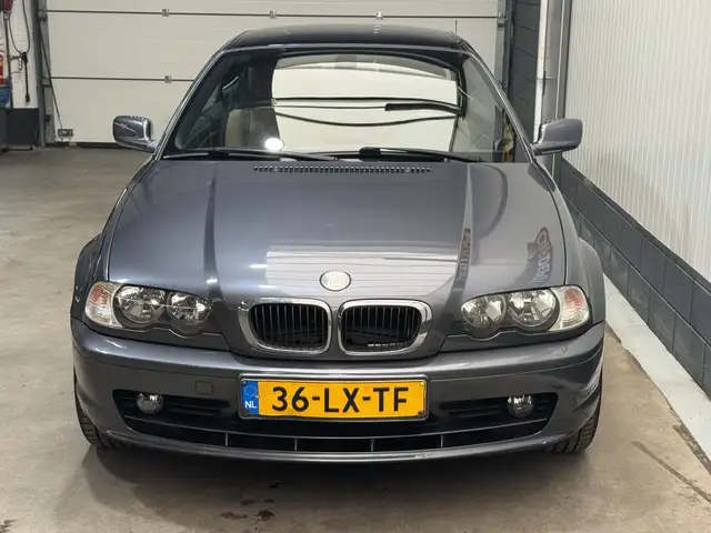 BMW 3 Series view 3