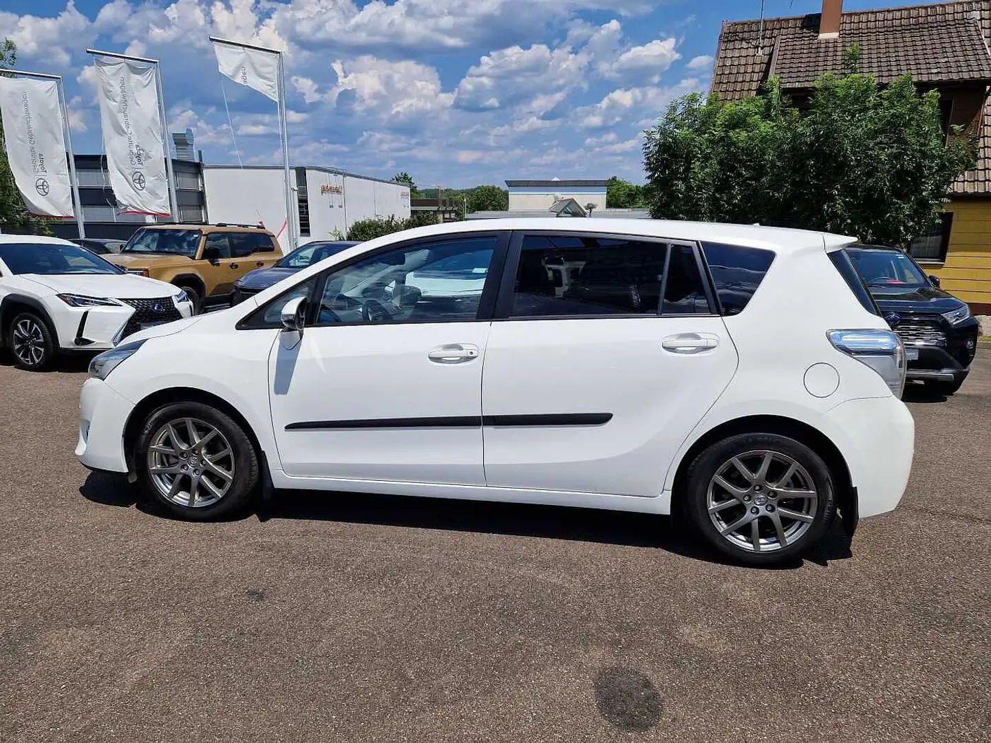 Toyota Verso Diesel 2.0 D-4D Executive/AHK Blanc - 2