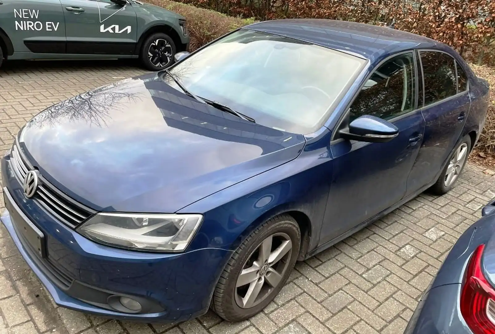 Volkswagen Jetta 1.6 TDI 105 FAP Bluemotion Technology Confortline Blau - 1