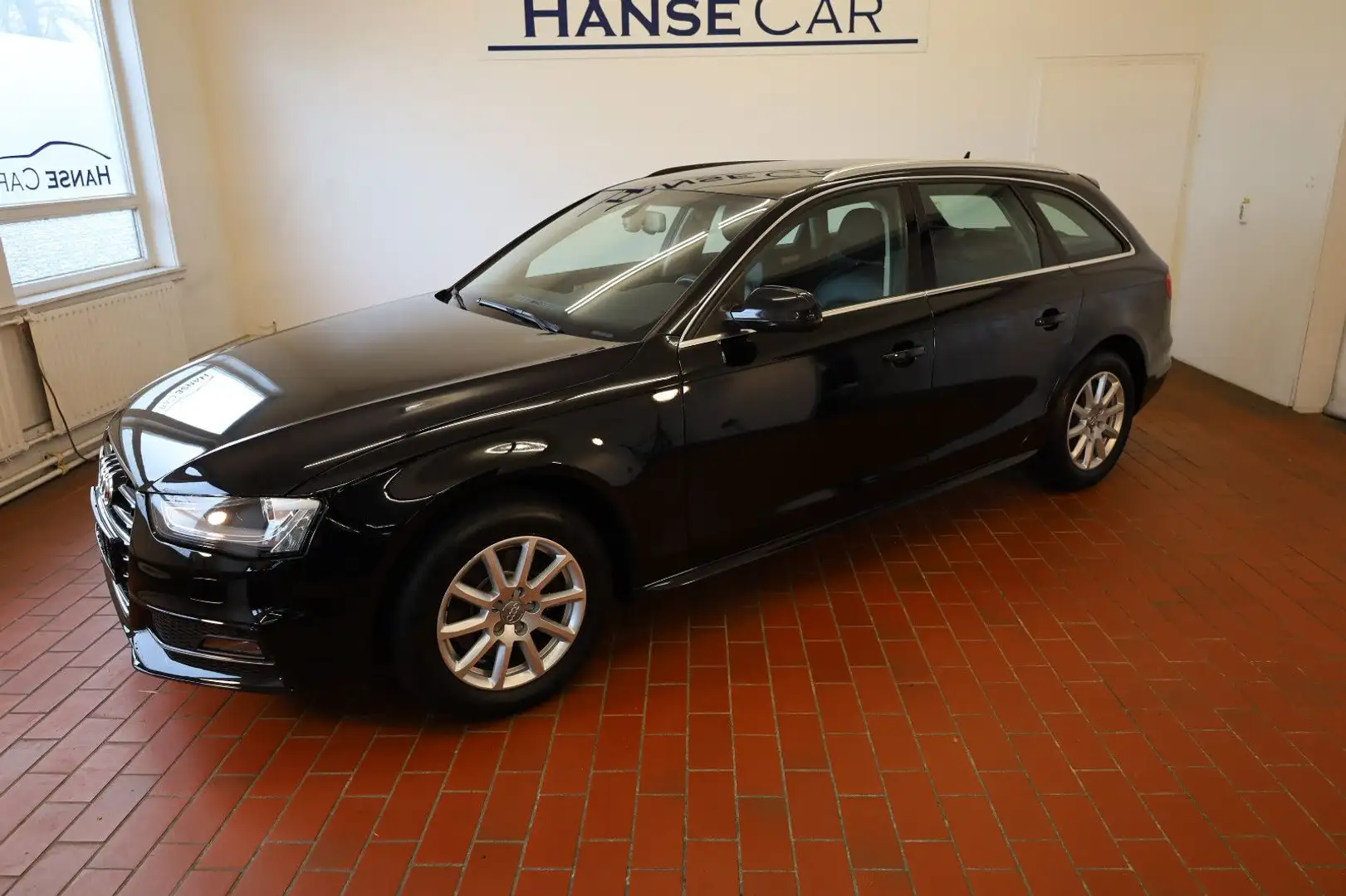 Audi A4 Avant S-Line /Leder / AHK / 1 Jahr Garantie ! Schwarz - 1