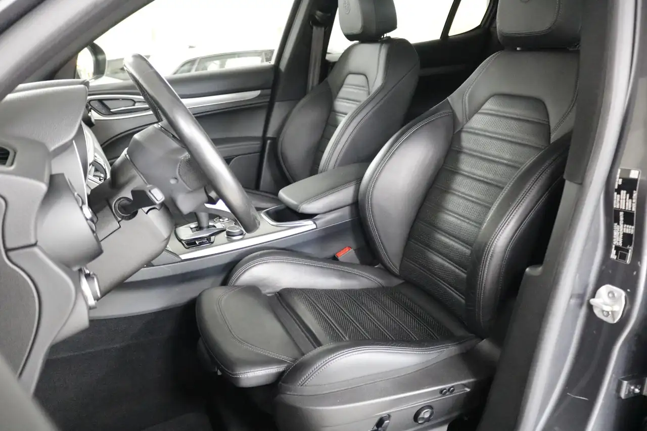 Alfa Romeo Stelvio 2.0 T AWD Veloce Ti BTW'er Clima Leder Elek., миниатюра 4