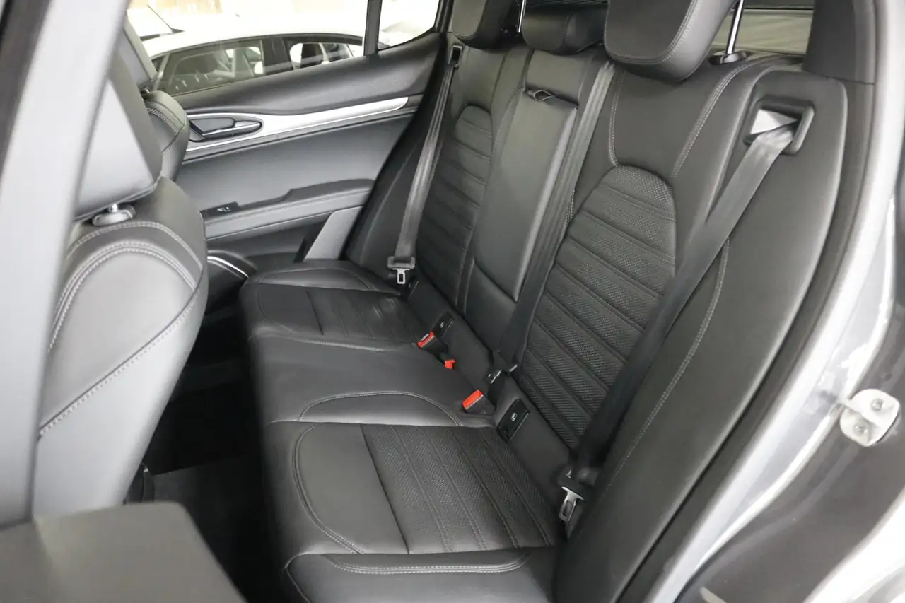 Alfa Romeo Stelvio 2.0 T AWD Veloce Ti BTW'er Clima Leder Elek., миниатюра 5