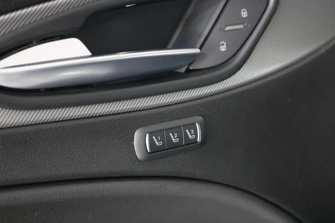 Alfa Romeo Stelvio 2.0 T AWD Veloce Ti BTW'er Clima Leder Elek., миниатюра 18