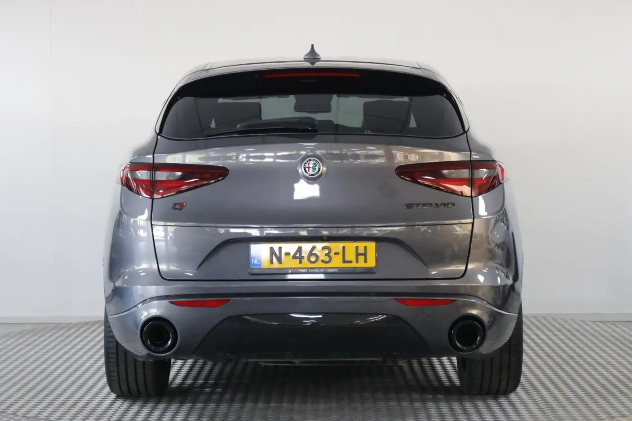 Alfa Romeo Stelvio 2.0 T AWD Veloce Ti BTW'er Clima Leder Elek., миниатюра 9
