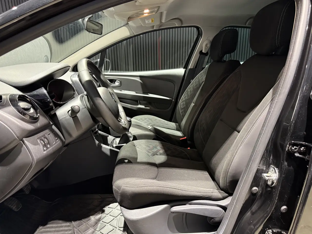 Renault Clio - Image 5