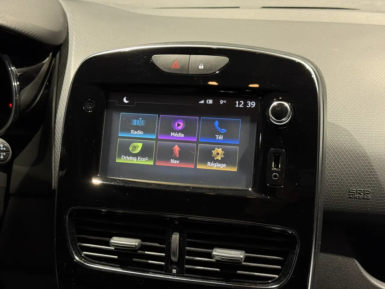 Renault Clio - Image 11