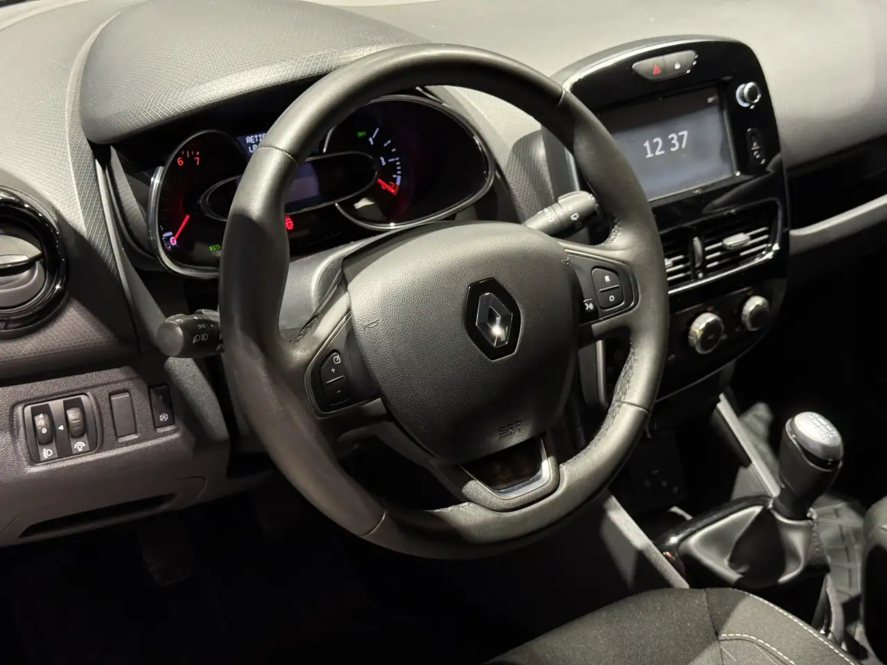 Renault Clio - Image 9